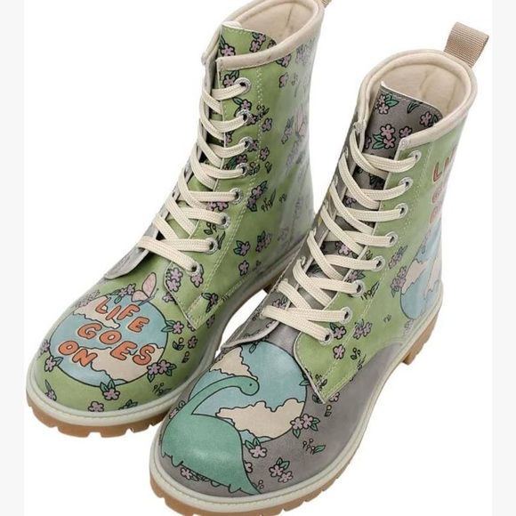 Artistic Graphic Lace-Up Boots - Picture 1 of 5
